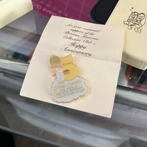 Precious Moments Yellow & White 5-Year Anniversary Pin
